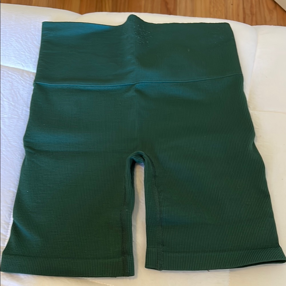 Aritzia ribbed Biker Shorts